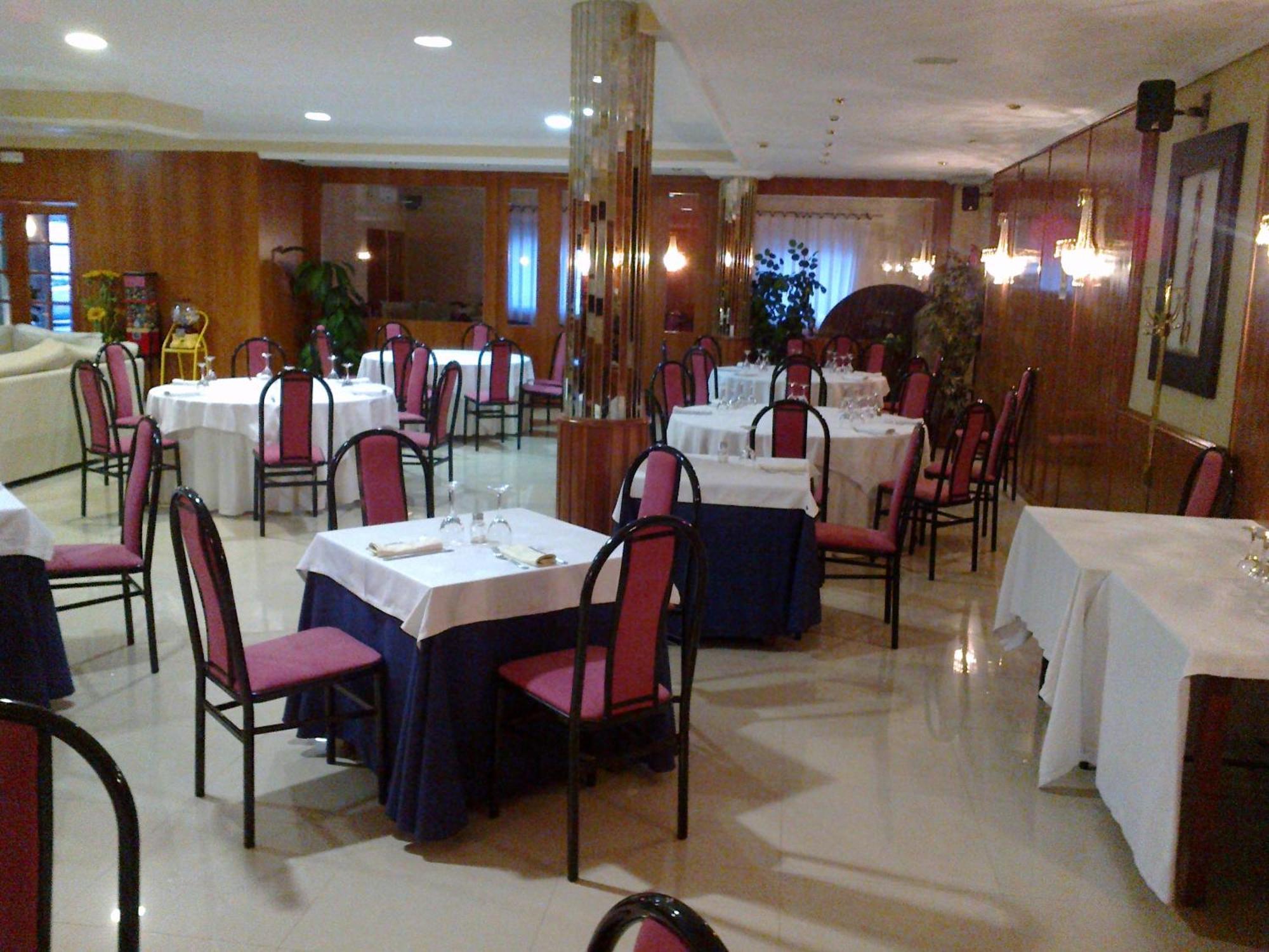 Hotel Anabel Baza Buitenkant foto