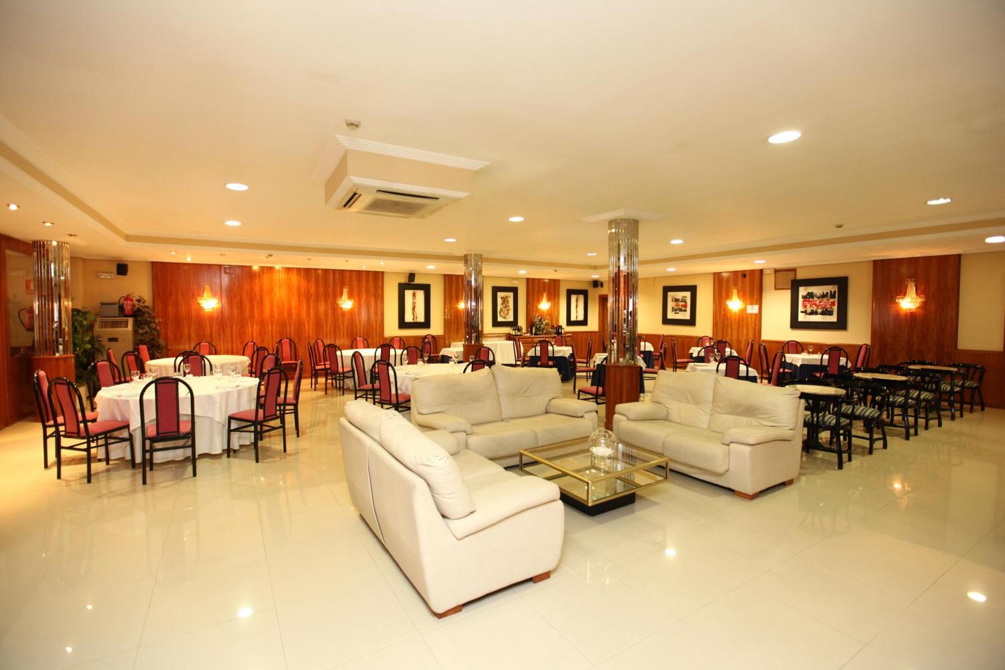 Hotel Anabel Baza Buitenkant foto